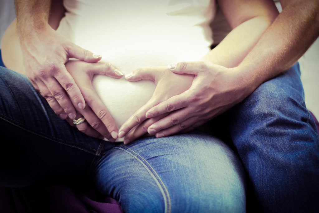 brzuch w trakcie ciąży